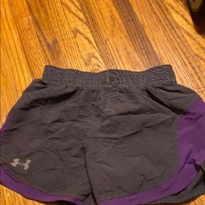 I’m selling a pair of under Armour shorts.